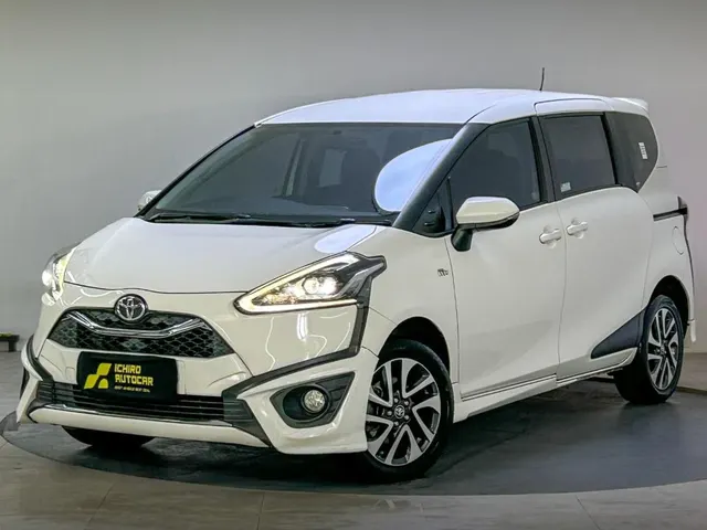 TOYOTA SIENTA Q